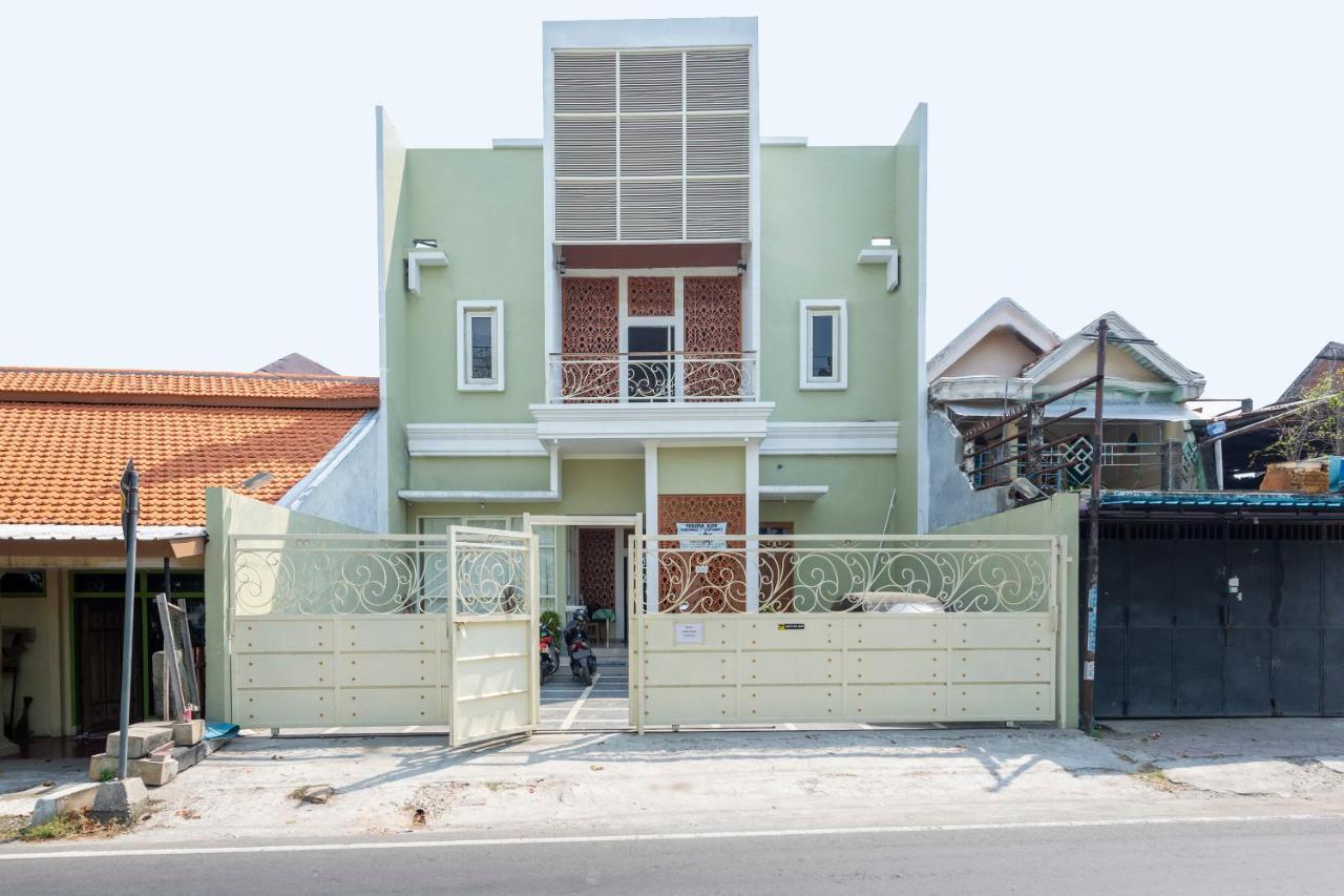 Oyo 3706 Griya Tentrem Syariah Lamongan Esterno foto