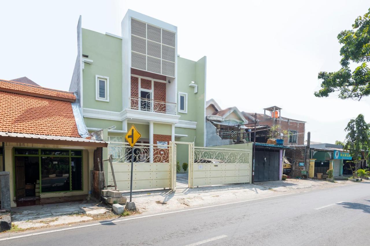 Oyo 3706 Griya Tentrem Syariah Lamongan Esterno foto